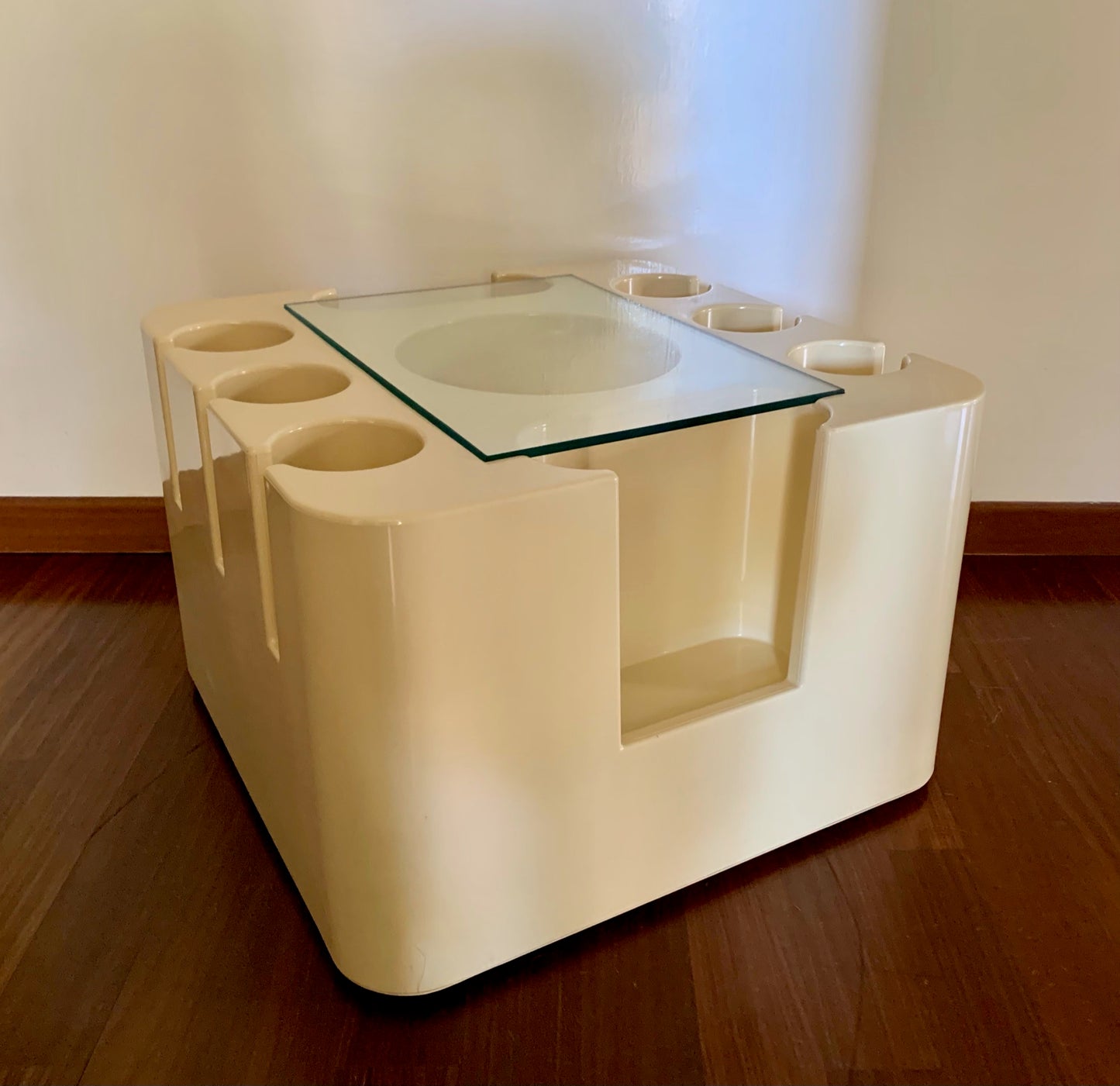 Mobile Bar Bacco Sergio Mazza for Artemide Italy 1967 beige ABS