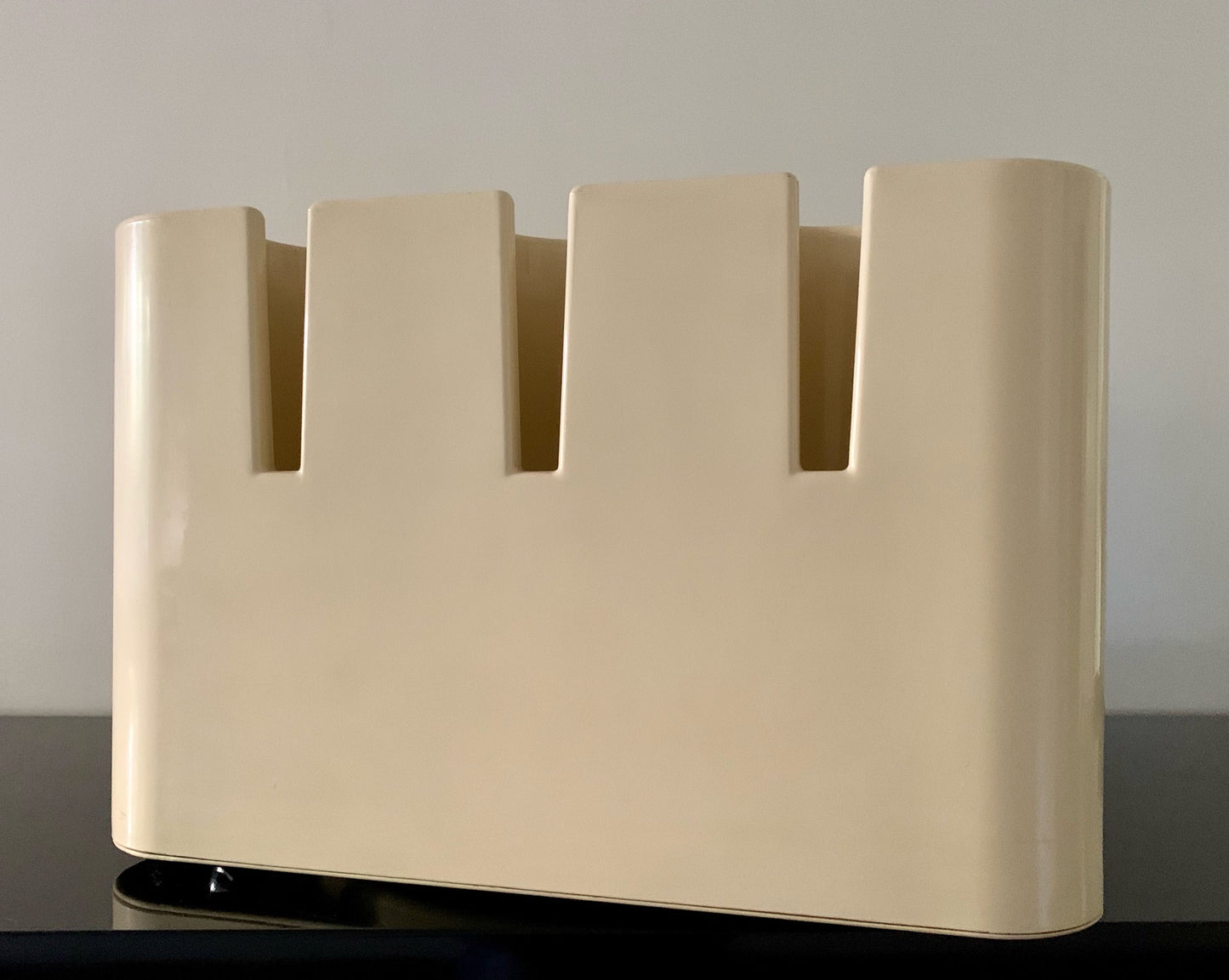 Mobile Bar Bacco Sergio Mazza for Artemide Italy 1967 beige ABS