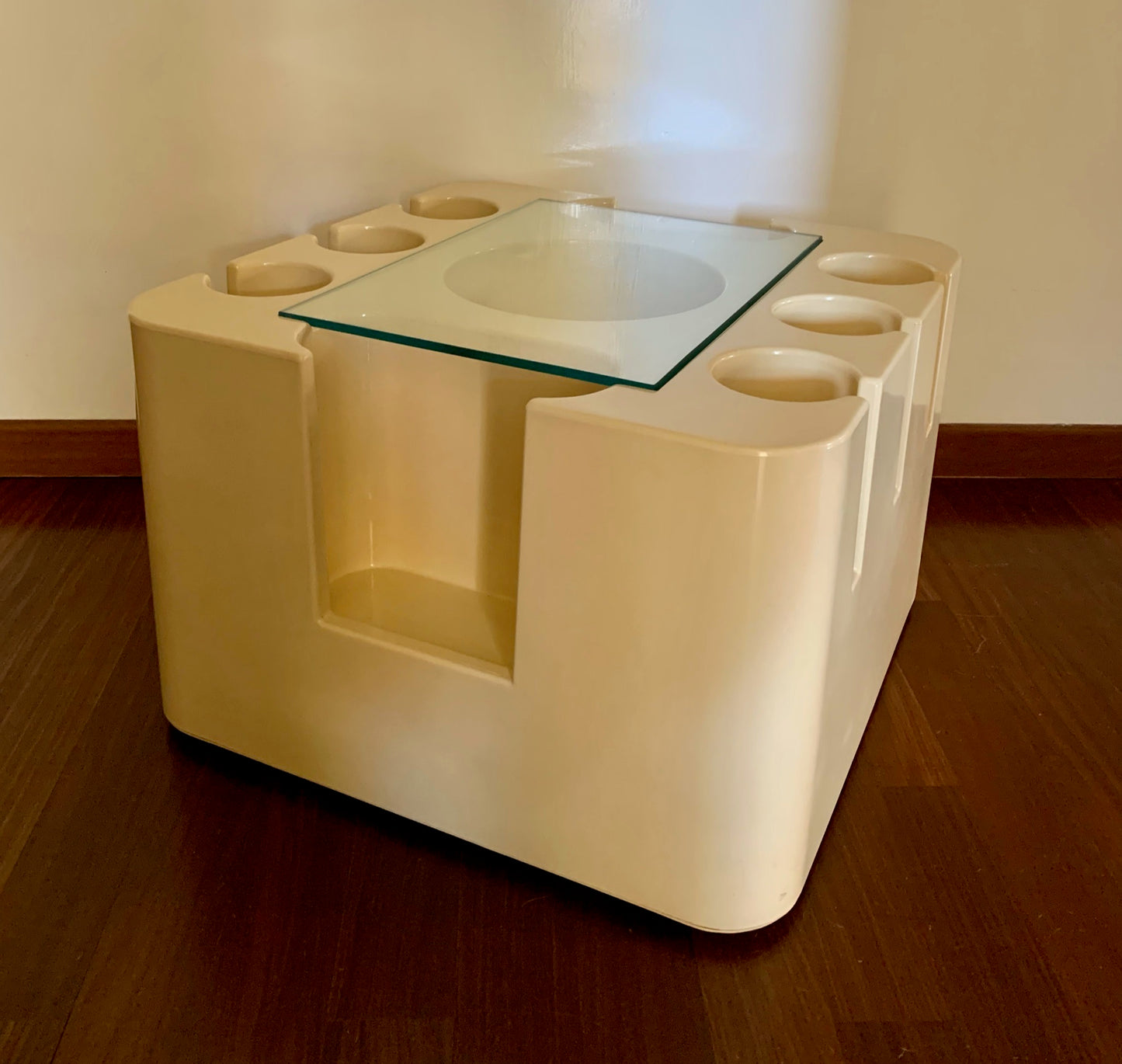 Mobile Bar Bacco Sergio Mazza for Artemide Italy 1967 beige ABS