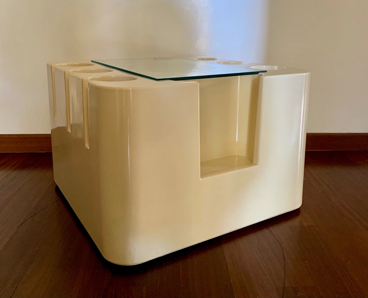 Mobile Bar Bacco Sergio Mazza for Artemide Italy 1967 beige ABS