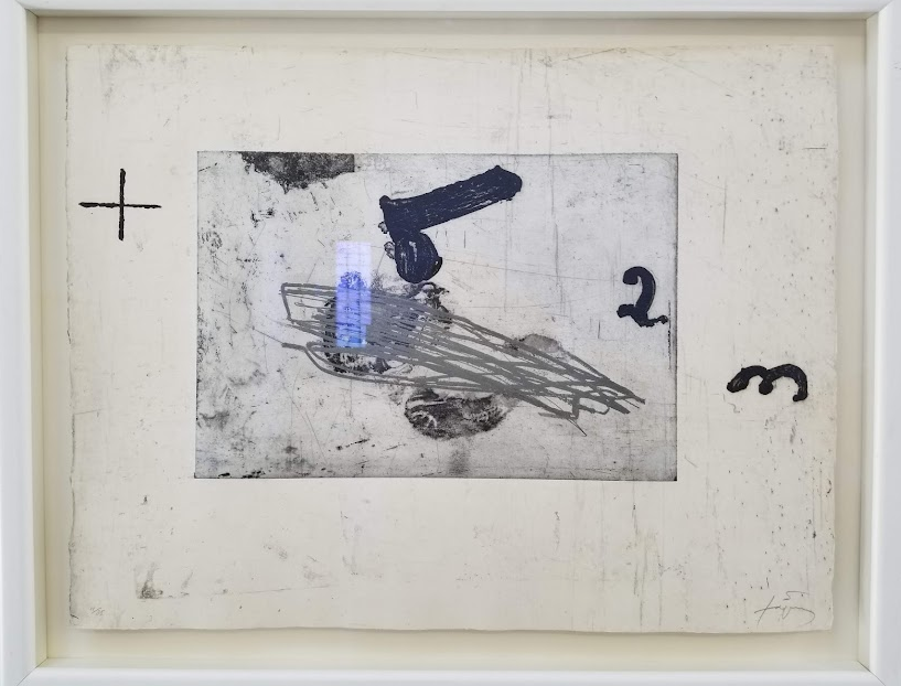 Un vase de terre crue et le T du nom de Tàpies (Pl 1)