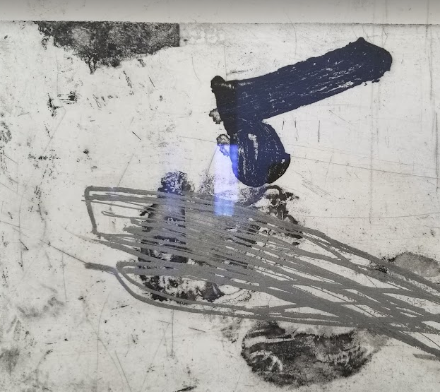 Un vase de terre crue et le T du nom de Tàpies (Pl 1)