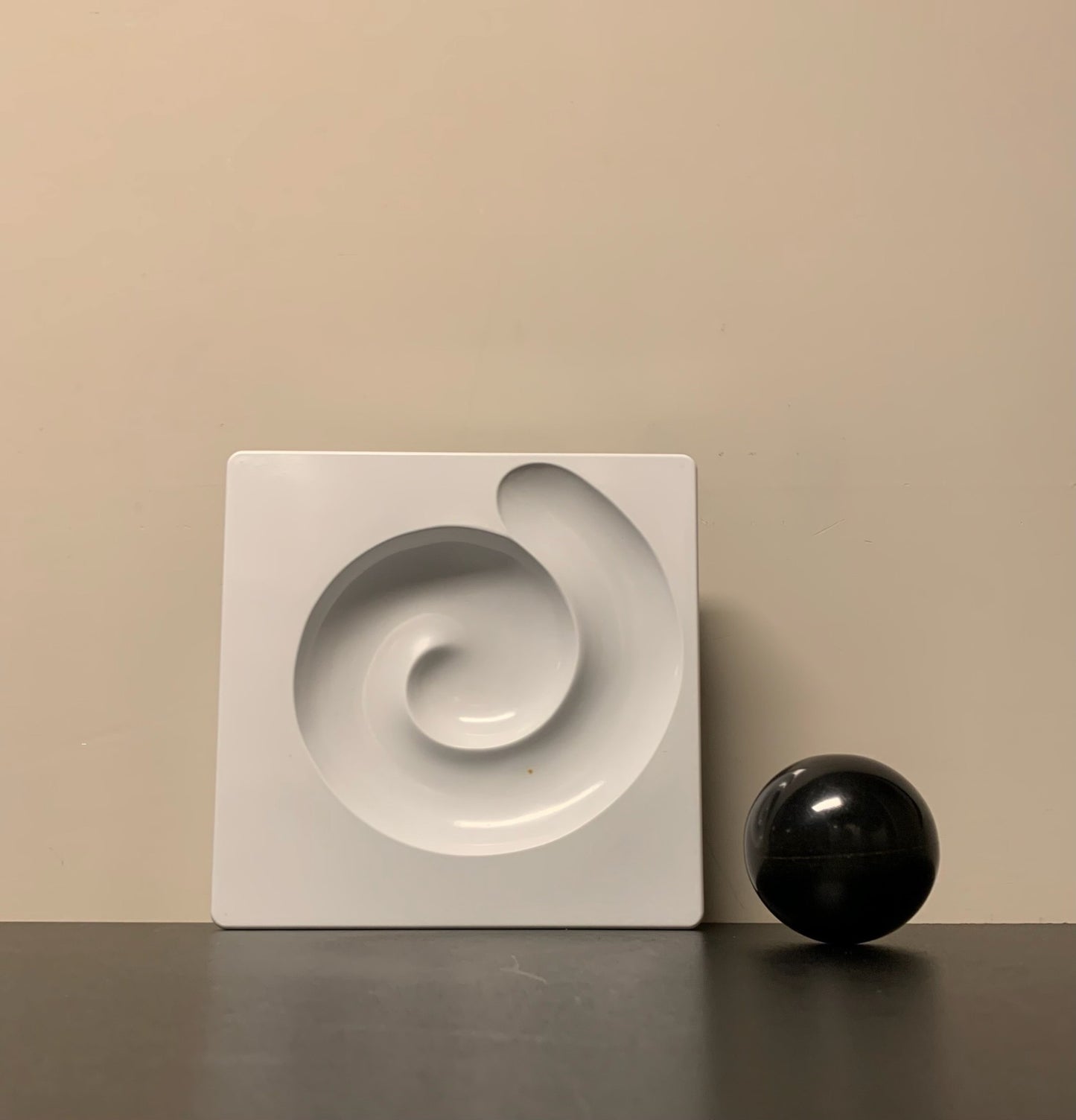 Ashtray Spyros by Artemide