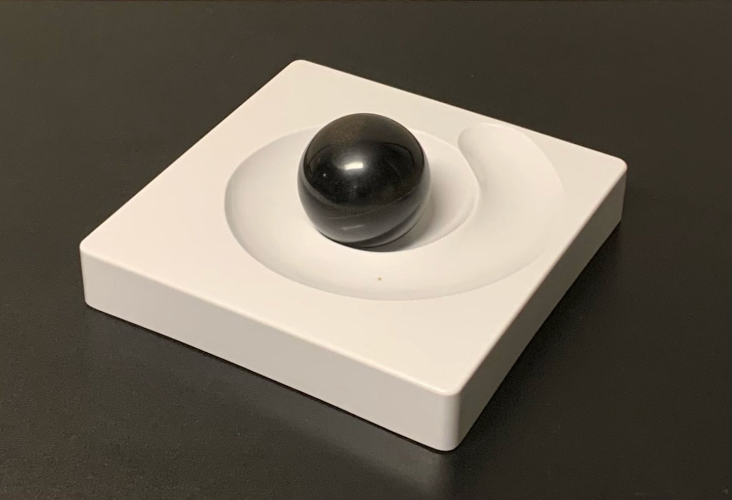 Ashtray Spyros by Artemide