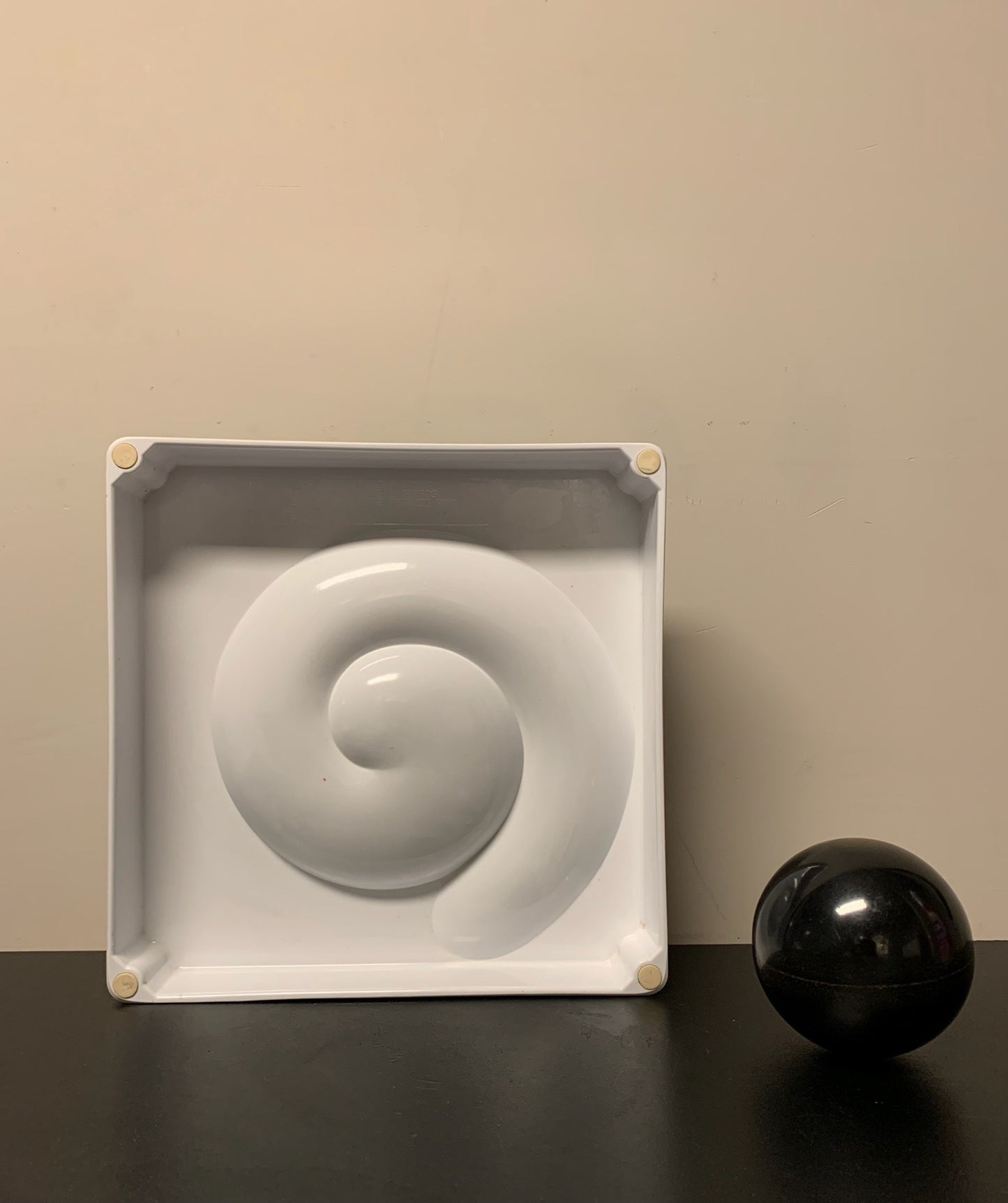 Ashtray Spyros by Artemide