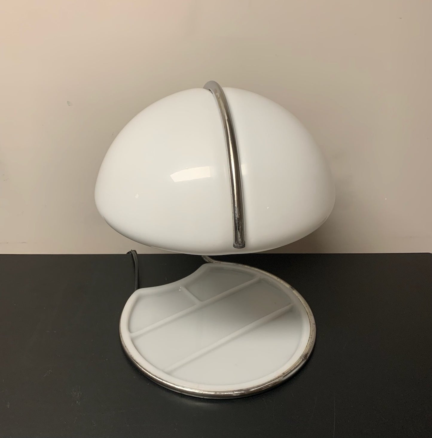 Space Age Conchiglia Table Lamp by Luigi Massoni & Luciano Buttura for Harvey Guzzini, 1968