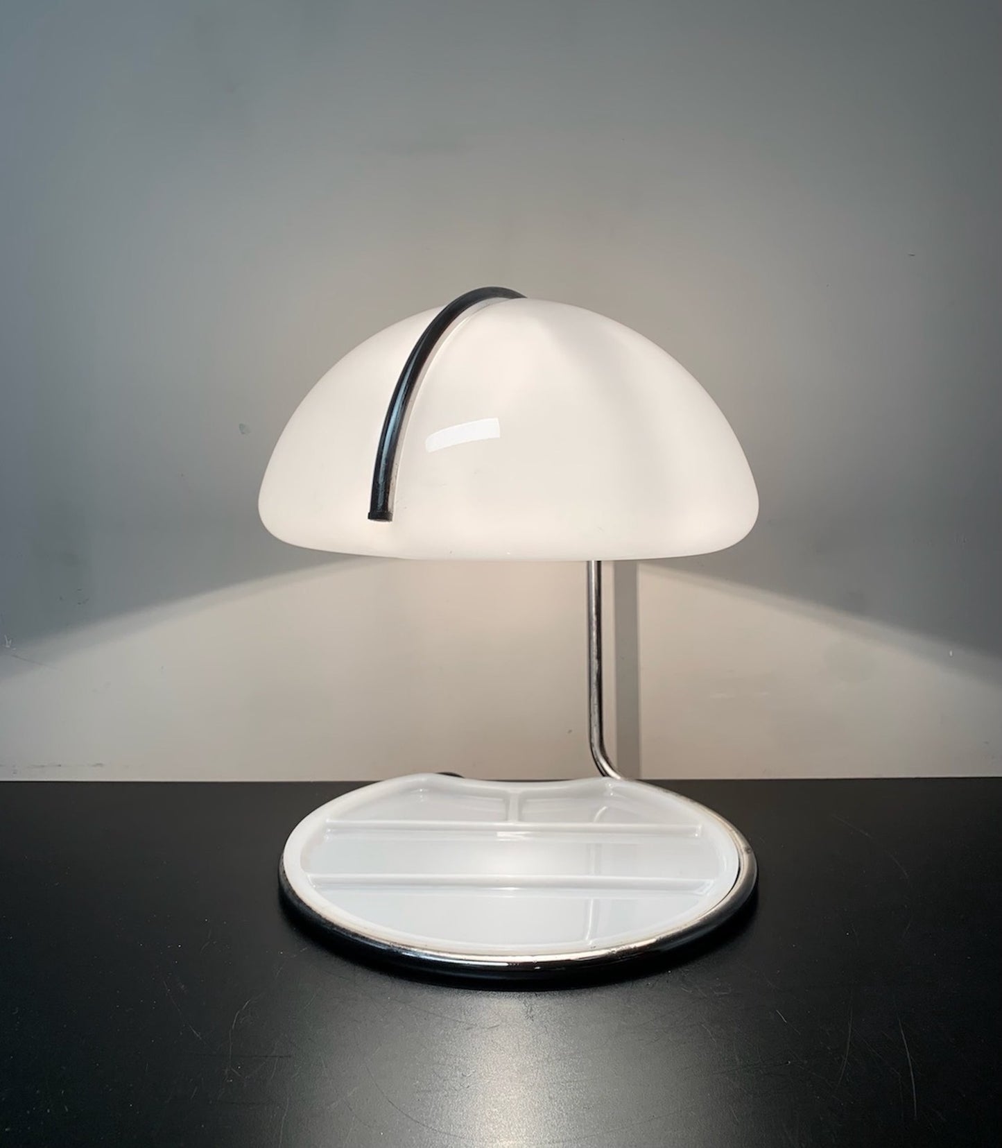 Space Age Conchiglia Table Lamp by Luigi Massoni & Luciano Buttura for Harvey Guzzini, 1968