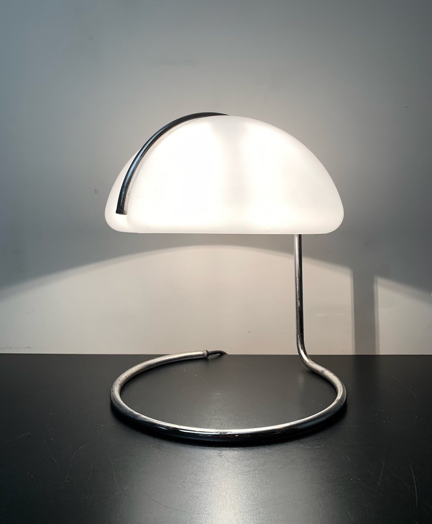 Space Age Conchiglia Table Lamp by Luigi Massoni & Luciano Buttura for Harvey Guzzini, 1968